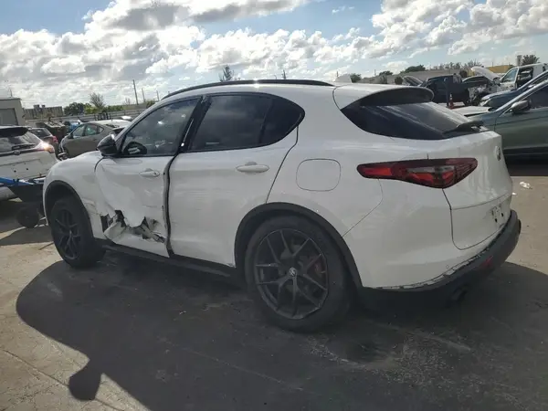 ZASPAJAN6K7C59511 2019 ALFA ROMEO STELVIO - Image 2
