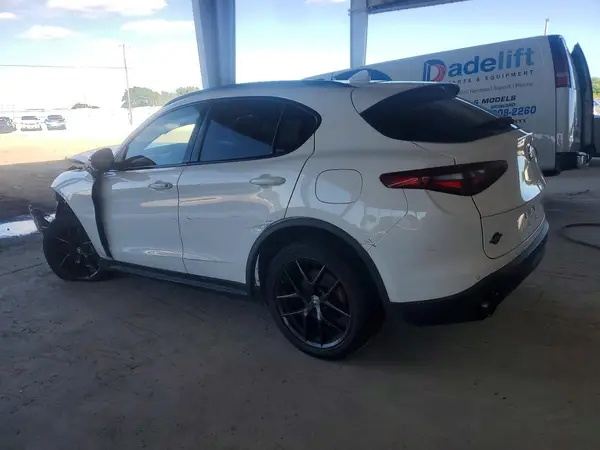 ZASPAJAN6L7C74222 2020 ALFA ROMEO STELVIO - Image 2