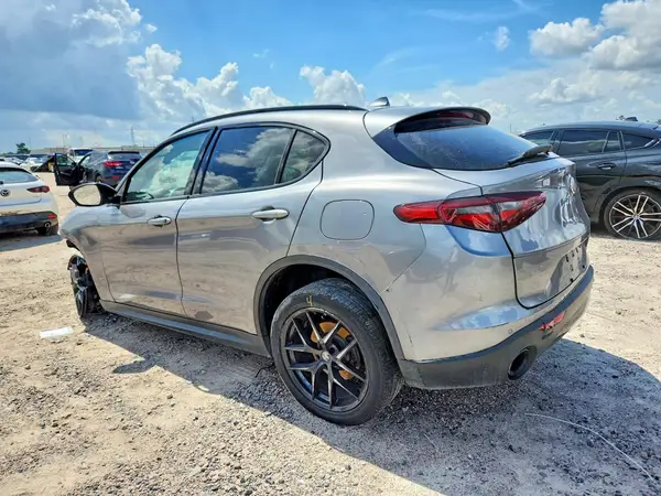 ZASPAJAN6L7C89884 2020 ALFA ROMEO STELVIO - Image 2