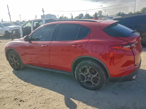 ZASPAJAN7K7C35556 2019 ALFA ROMEO STELVIO - Image 2