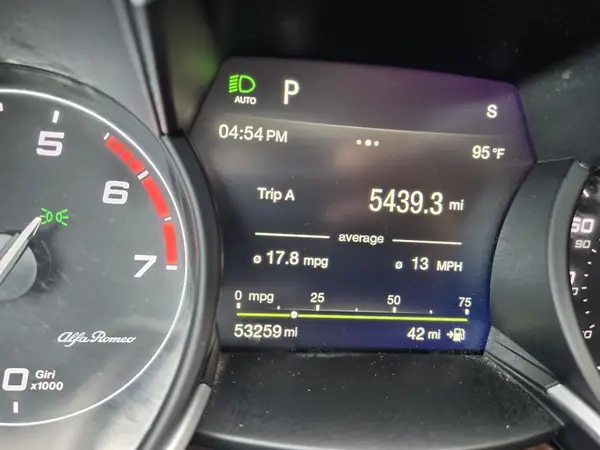 ZASPAJAN7K7C71196 2019 ALFA ROMEO STELVIO - Image 8