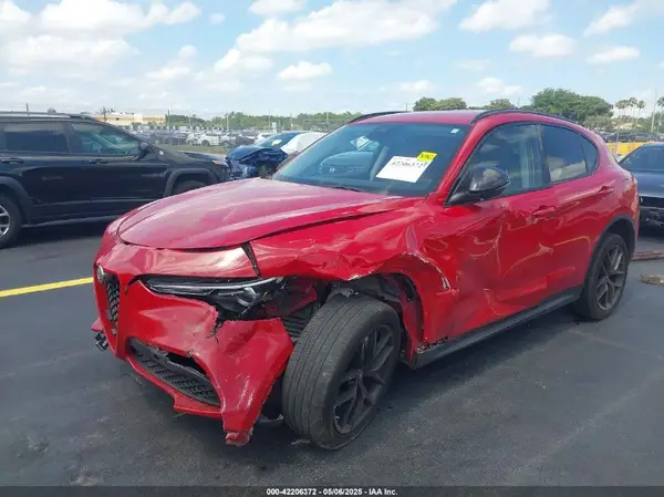 ZASPAJAN7M7D08508 2021 ALFA ROMEO STELVIO - Image 2