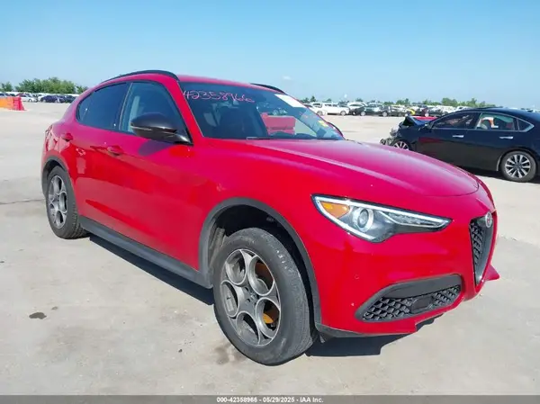 ZASPAJAN7M7D11957 2021 ALFA ROMEO STELVIO - Image 1