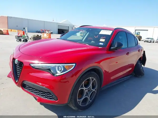 ZASPAJAN7M7D11957 2021 ALFA ROMEO STELVIO - Image 2