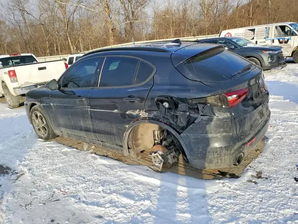 ZASPAJAN7N7D38772 2022 ALFA ROMEO STELVIO - Image 2