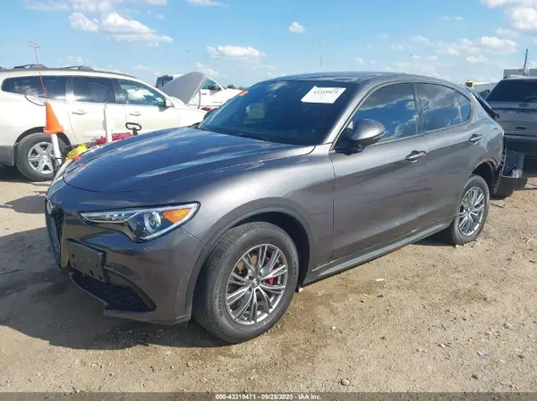 ZASPAJAN7P7D54330 2023 ALFA ROMEO STELVIO - Image 2