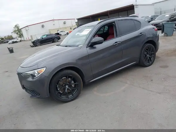 ZASPAJAN8M7D17749 2021 ALFA ROMEO STELVIO - Image 2