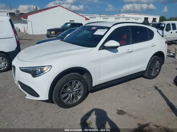ZASPAJAN8N7D44161 2022 ALFA ROMEO STELVIO - Image 2