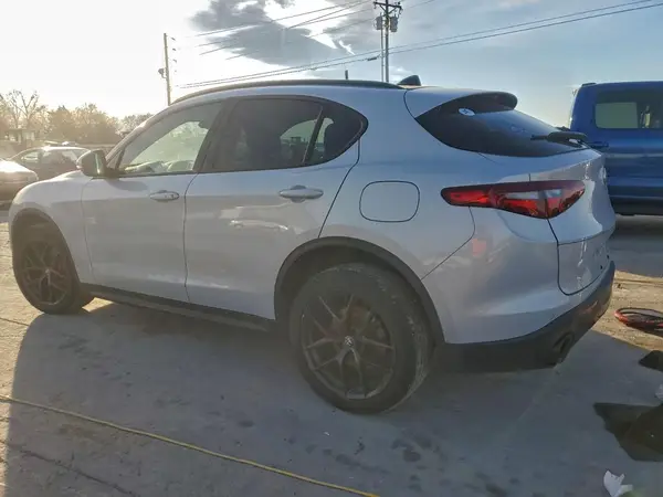 ZASPAJAN8P7D55051 2023 ALFA ROMEO STELVIO - Image 2