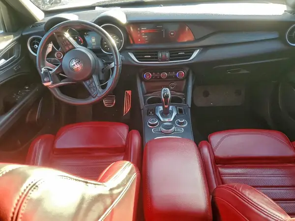 ZASPAJAN8P7D55051 2023 ALFA ROMEO STELVIO - Image 8