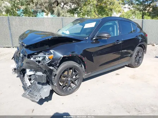 ZASPAJAN9M7D08400 2021 ALFA ROMEO STELVIO - Image 2