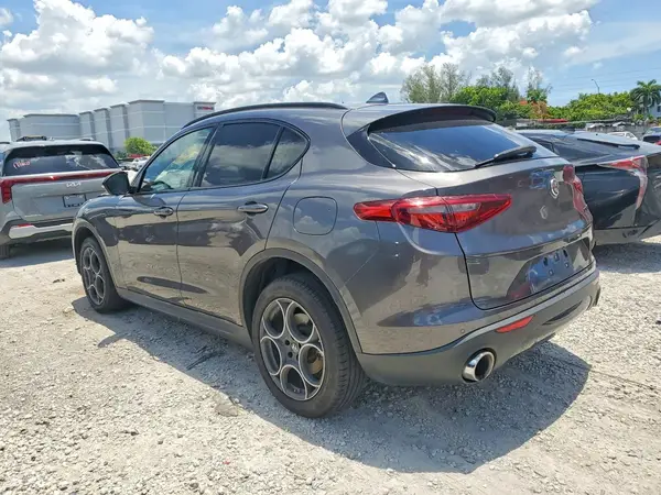 ZASPAJAN9M7D11992 2021 ALFA ROMEO STELVIO - Image 2
