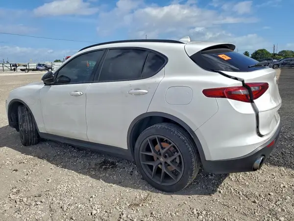 ZASPAJANXM7C98637 2021 ALFA ROMEO STELVIO - Image 2