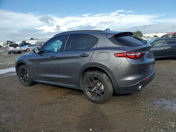 ZASPAJANXM7D09099 2021 ALFA ROMEO STELVIO - Image 2