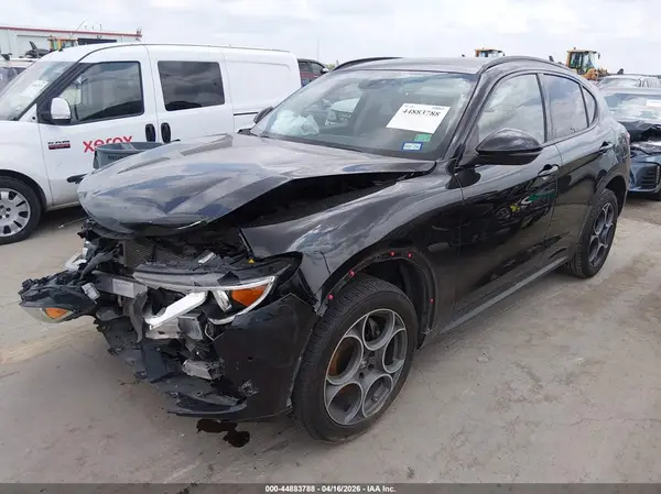 ZASPAKAN0M7D00563 2021 ALFA ROMEO STELVIO - Image 2