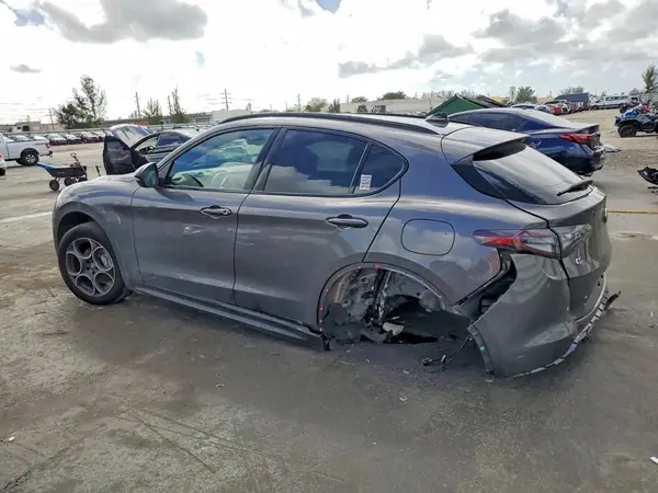 ZASPAKAN0S7E04483 2025 ALFA ROMEO STELVIO - Image 2