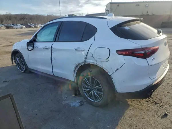 ZASPAKAN1N7D30561 2022 ALFA ROMEO STELVIO - Image 2