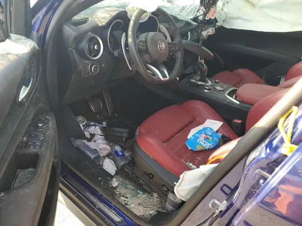 ZASPAKAN3N7D42064 2022 ALFA ROMEO STELVIO - Image 8