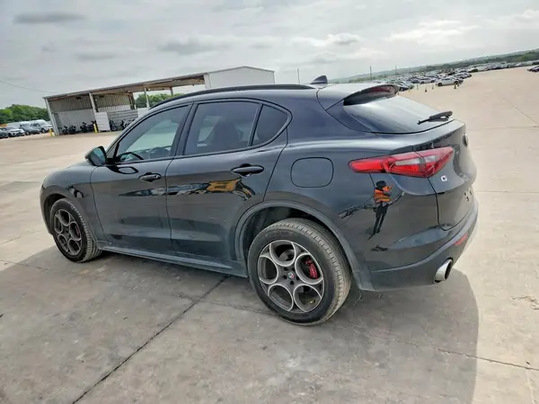 ZASPAKAN6K7C37966 2019 ALFA ROMEO STELVIO - Image 2