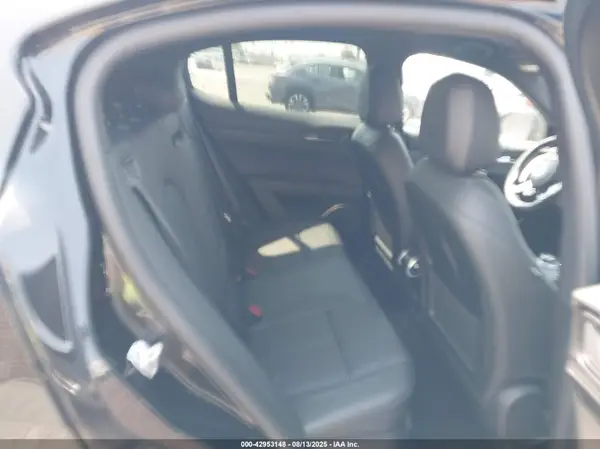 ZASPAKAN7P7D57380 2023 ALFA ROMEO STELVIO - Image 8