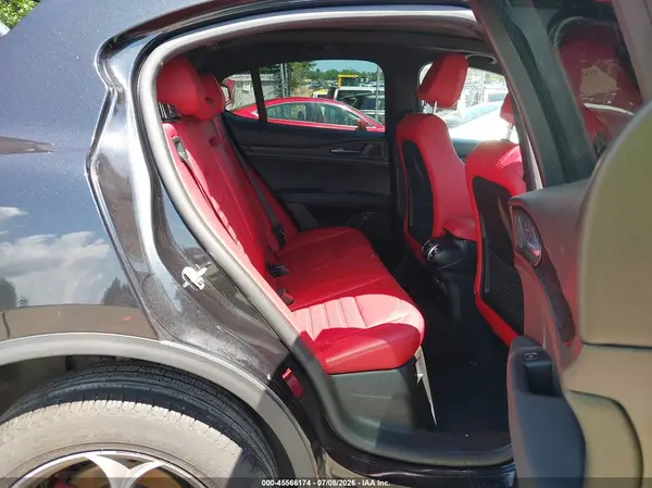 ZASPAKAN7R7D74361 2024 ALFA ROMEO STELVIO - Image 8