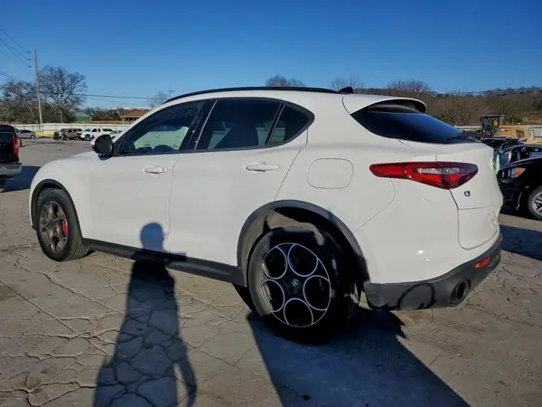 ZASPAKAN8N7D33649 2022 ALFA ROMEO STELVIO - Image 2