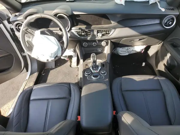 ZASPAKAN8R7D78869 2024 ALFA ROMEO STELVIO - Image 8
