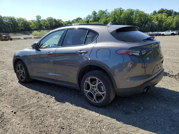 ZASPAKANXS7D95095 2025 ALFA ROMEO STELVIO - Image 2