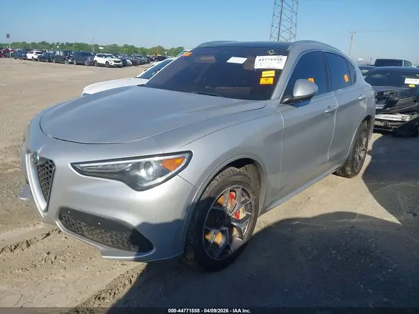 ZASPAKBN0L7C82661 2020 ALFA ROMEO STELVIO - Image 2