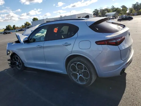 ZASPAKBN0M7D01131 2021 ALFA ROMEO STELVIO - Image 2