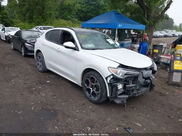 ZASPAKBN0M7D03493 2021 ALFA ROMEO STELVIO - Image 1