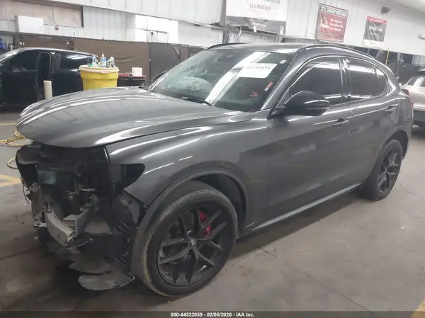 ZASPAKBN0M7D12355 2021 ALFA ROMEO STELVIO - Image 2