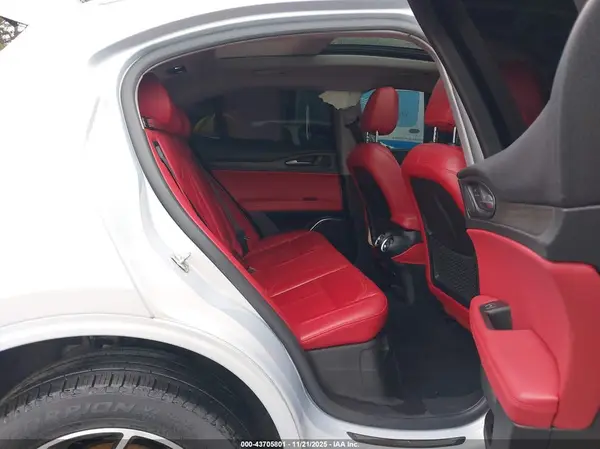 ZASPAKBN0M7D14705 2021 ALFA ROMEO STELVIO - Image 8