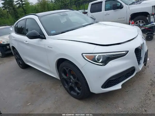 ZASPAKBN0N7D25379 2022 ALFA ROMEO STELVIO - Image 1