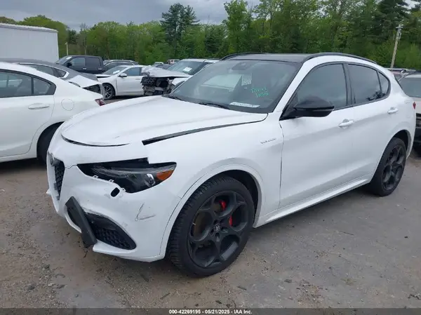 ZASPAKBN0N7D25379 2022 ALFA ROMEO STELVIO - Image 2