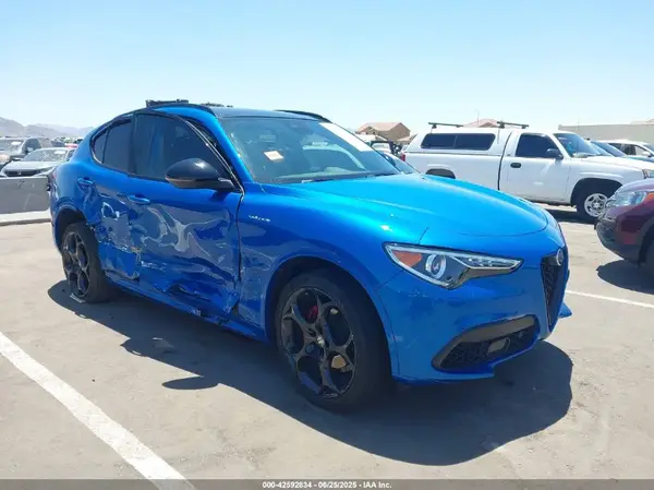 ZASPAKBN0N7D26354 2022 ALFA ROMEO STELVIO - Image 1