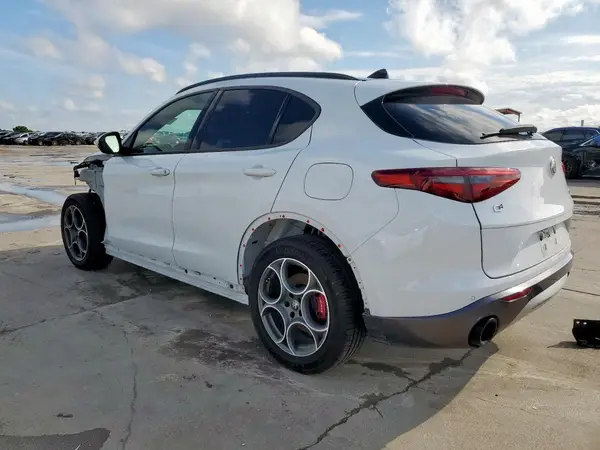 ZASPAKBN0N7D29271 2022 ALFA ROMEO STELVIO - Image 2