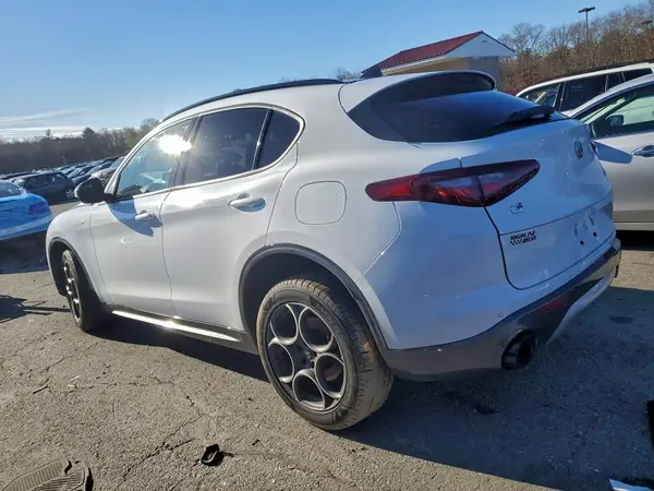 ZASPAKBN0N7D32459 2022 ALFA ROMEO STELVIO - Image 2