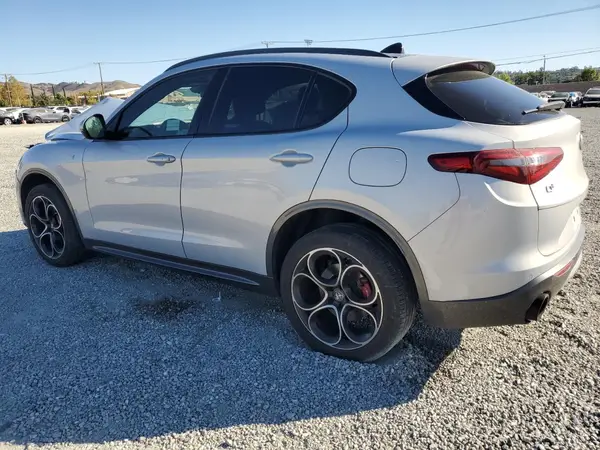 ZASPAKBN0N7D38990 2022 ALFA ROMEO STELVIO - Image 2