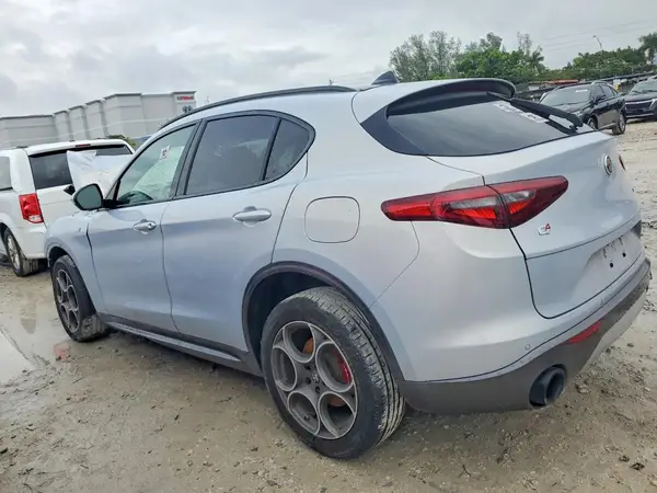ZASPAKBN0N7D46121 2022 ALFA ROMEO STELVIO - Image 2