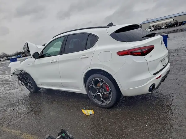 ZASPAKBN0P7D52875 2023 ALFA ROMEO STELVIO - Image 2