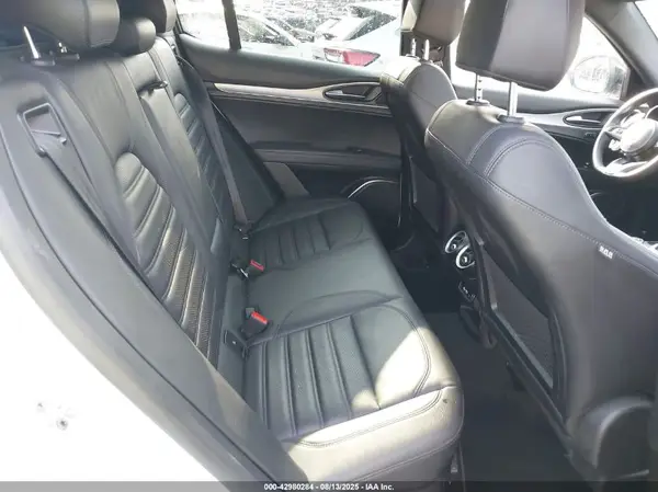 ZASPAKBN0P7D65738 2023 ALFA ROMEO STELVIO - Image 8