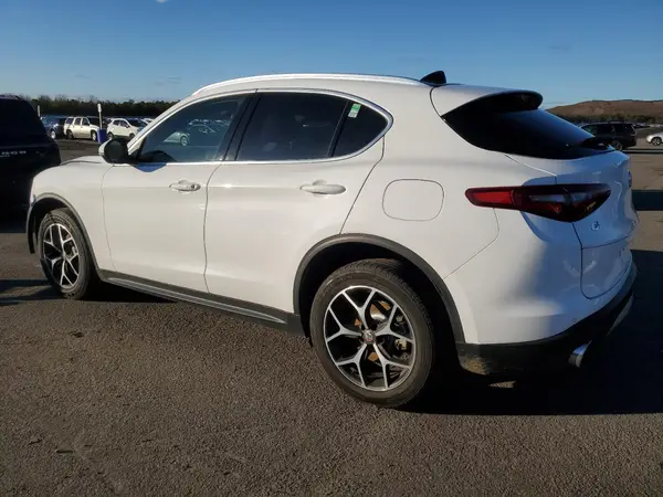 ZASPAKBN1K7C49747 2019 ALFA ROMEO STELVIO - Image 2