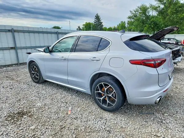 ZASPAKBN1M7D08315 2021 ALFA ROMEO STELVIO - Image 2