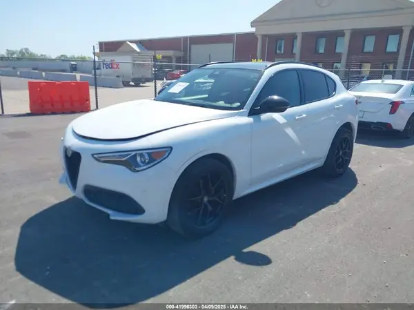 ZASPAKBN1M7D09576 2021 ALFA ROMEO STELVIO - Image 2