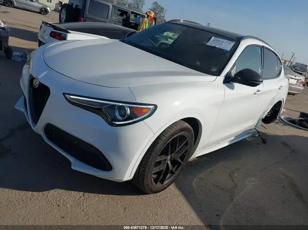 ZASPAKBN1M7D18195 2021 ALFA ROMEO STELVIO - Image 2