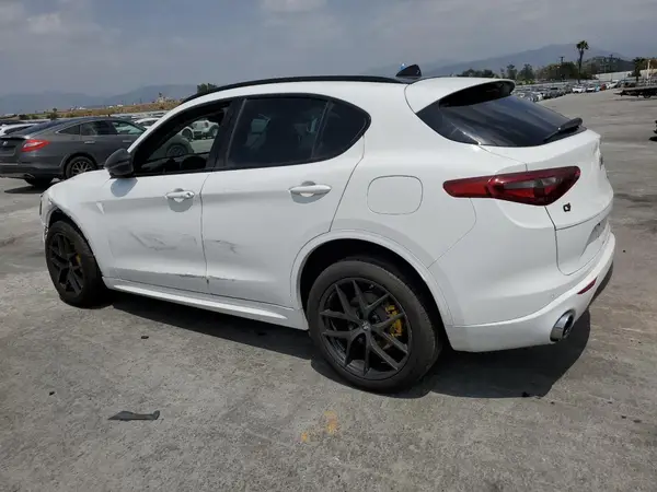 ZASPAKBN1M7D18827 2021 ALFA ROMEO STELVIO - Image 2