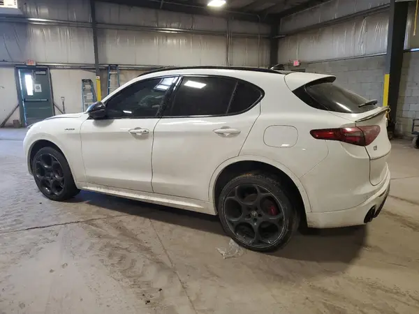 ZASPAKBN1N7D30493 2022 ALFA ROMEO STELVIO - Image 2