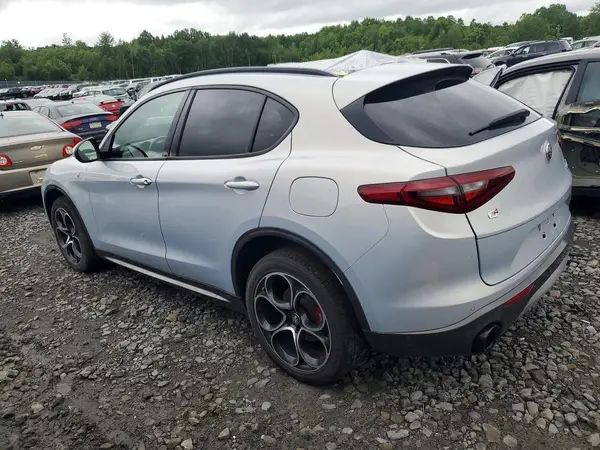 ZASPAKBN1N7D33801 2022 ALFA ROMEO STELVIO - Image 2