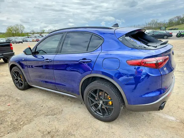 ZASPAKBN1N7D39274 2022 ALFA ROMEO STELVIO - Image 2